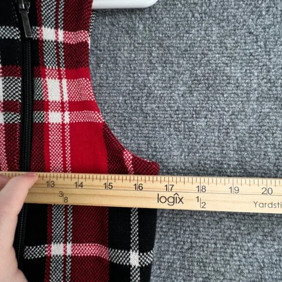 NWT Chaps Women’s Red Plaid Small Vest Zip Up Knit Heavy Warm Winter Sleeveless - Picture 5 of 11